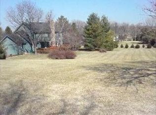 5717 Springs Blvd, Crystal Lake, IL 60012