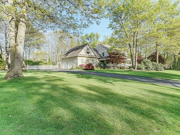 3rd image of 1617 Badger Dr