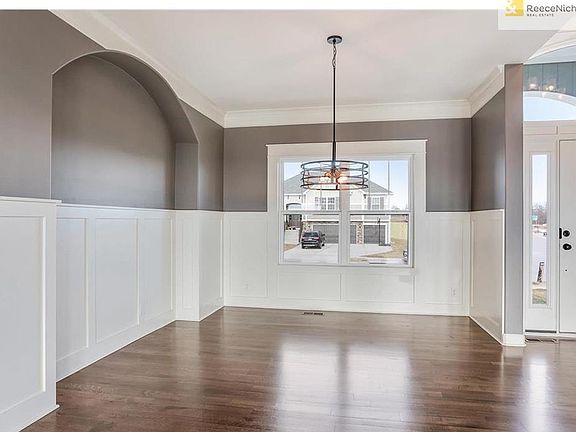 Look at this dining room!!!