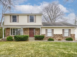 1084 Hollyhock Cir, Grand Blanc, MI 48439