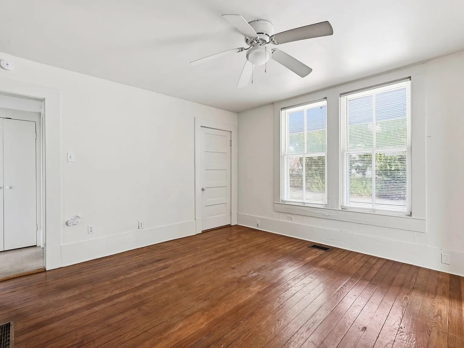3205 Guadalupe St — Photo 4