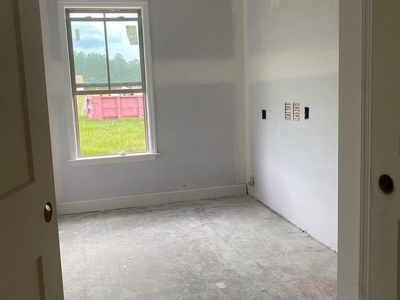 3rd image of 331 Somers Ln