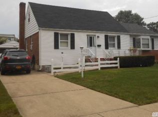 577 Maitland St, East Meadow, NY 11554