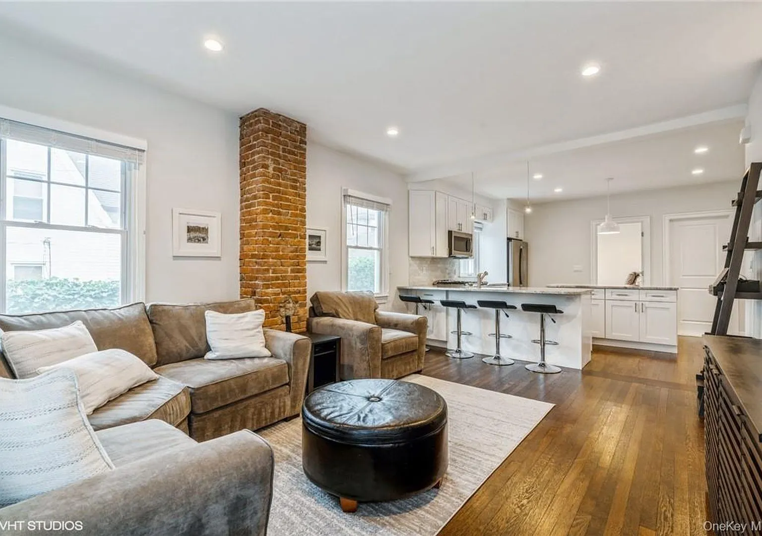 2 bed, 1.0 bath, 1035 sqft, $4,100 — Photo 2