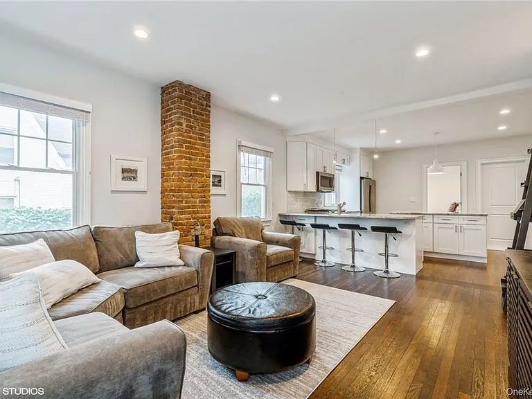 338 Palmervenue #A — Photo 2