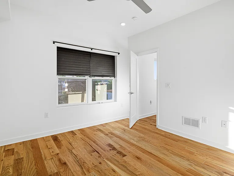 7013 Pipers Glen Way — Photo 22