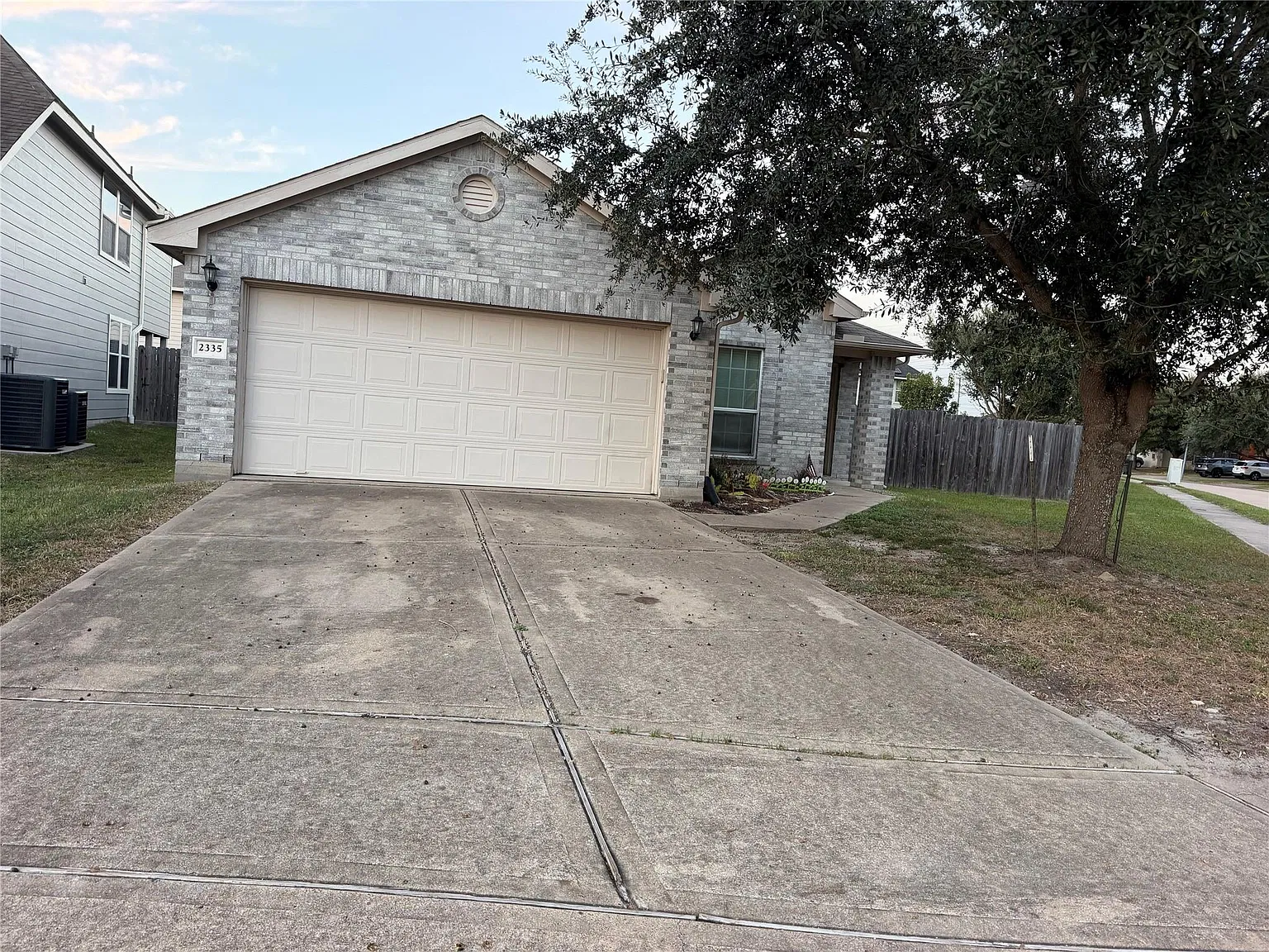 3 bed, 2.0 bath, 1660 sqft, $1,800 — Photo 1
