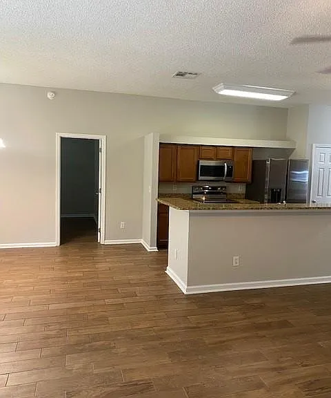 10574 Lake Hollow Ln — Photo 7