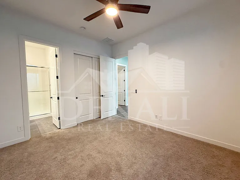 1447 E Flower St — Photo 24