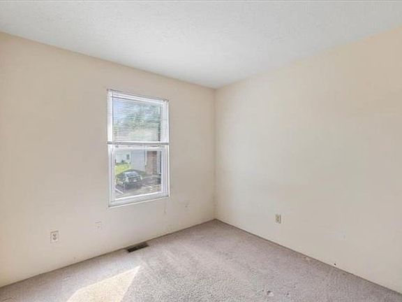 5th image of 151 Clover Valley Cir