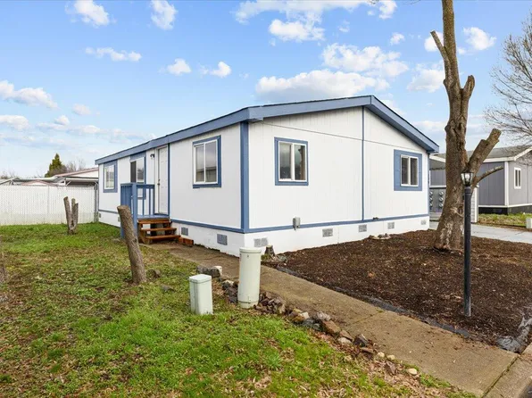 633 E Archwood Dr Unit 130, Eagle Point, OR 97524