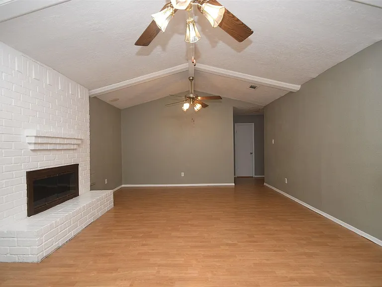 510 Chambly Dr — Photo 14