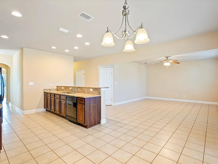 23946 Devonfield Ln — Photo 12