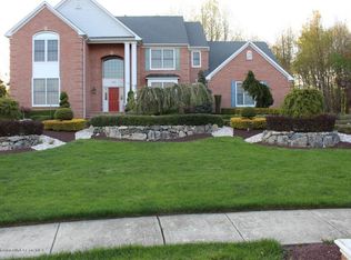 105 Blue Jay Ct, Manalapan, NJ 07726