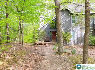 27 Down Hl, Lake Harmony, PA 18624