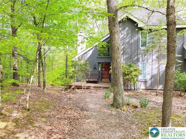 27 Down Hl, Lake Harmony, PA 18624