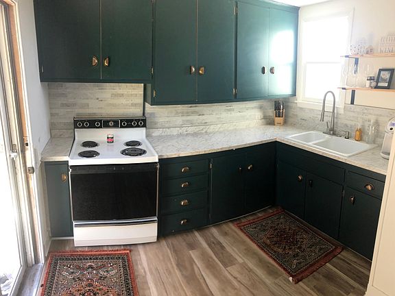 Fully stocked kitchen with lots of storage