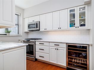2 Town House Pl APT 3G, Great Neck, NY