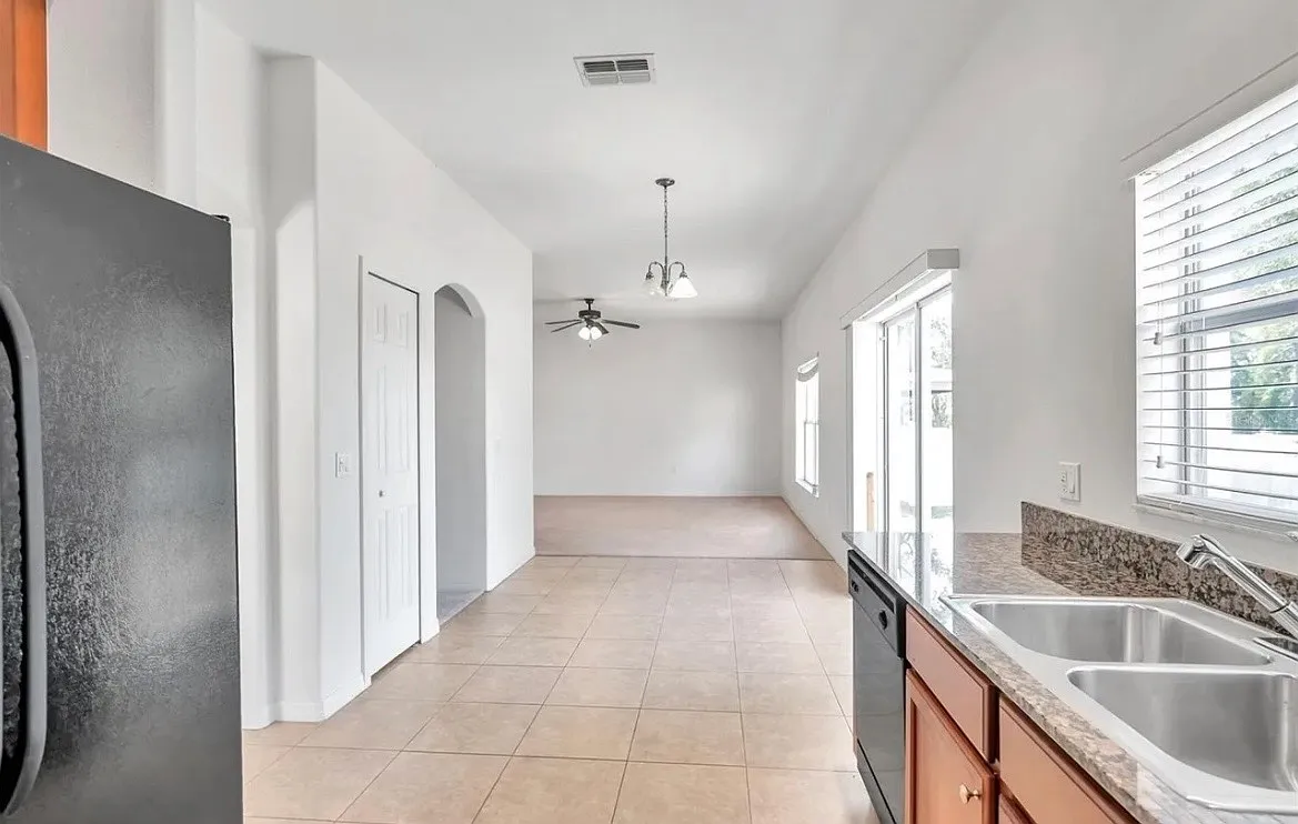 4 bed, 2.5 bath, 2355 sqft, $2,600 — Photo 1