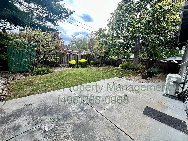 1096 Polk Ave — Photo 10