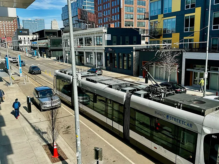 1914 Main Apartments — Photo 6