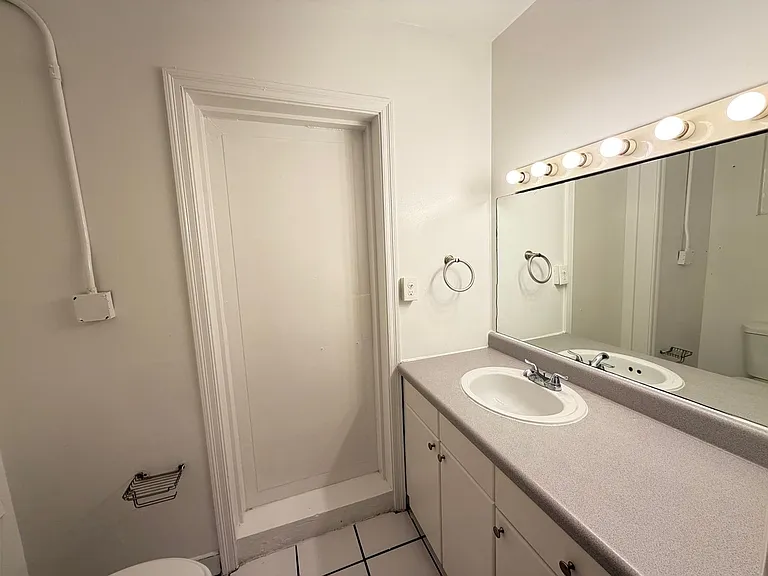 306-314 N Lakeside Ct — Photo 11