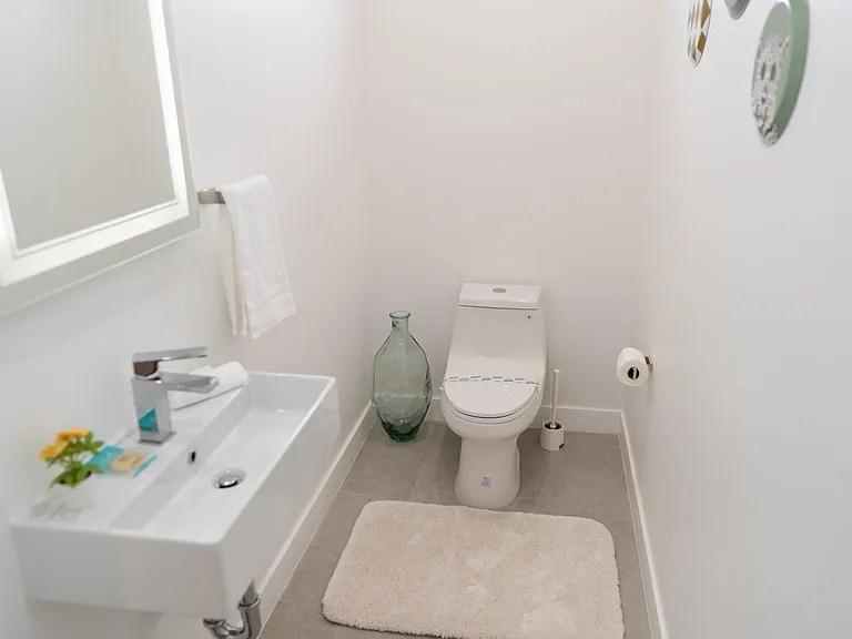 4833 Riverton Ave — Photo 17