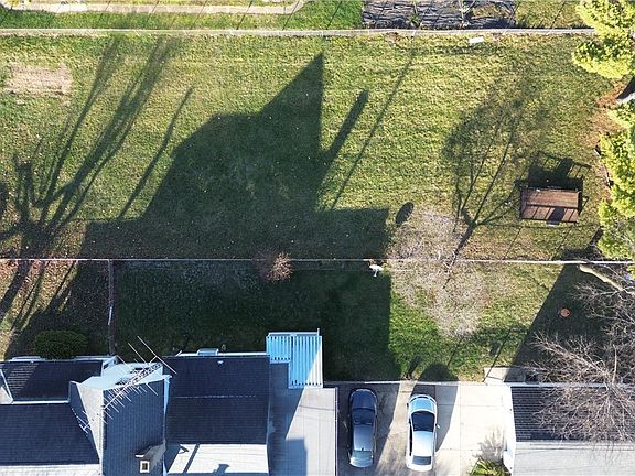 4th image of 366 N Isabella St