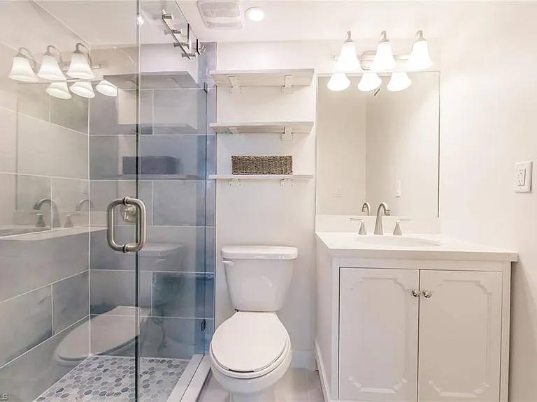 527 Broad Ave S #527 — Photo 20