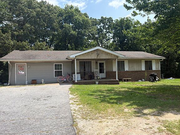 3rd image of 131 Henderson Mill Rd