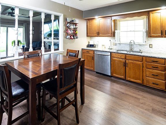 4th image of 21 Brookview Dr
