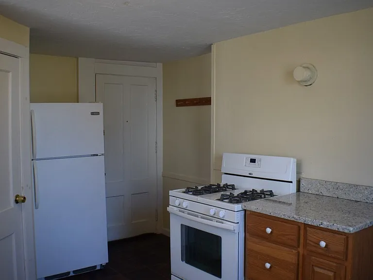 55 Mendon St #D — Photo 3