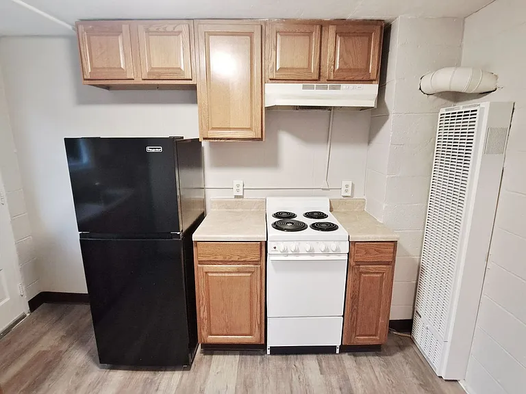240 W High St — Photo 2
