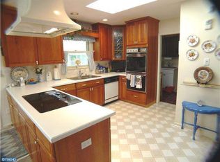 894 Heritage Rd, Moorestown, NJ 08057