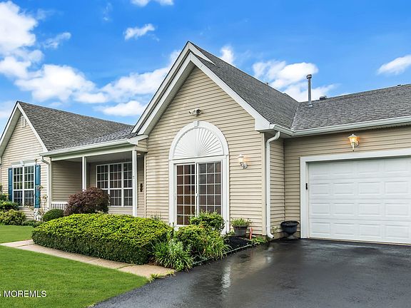 2nd image of 11 Deerchase Lane