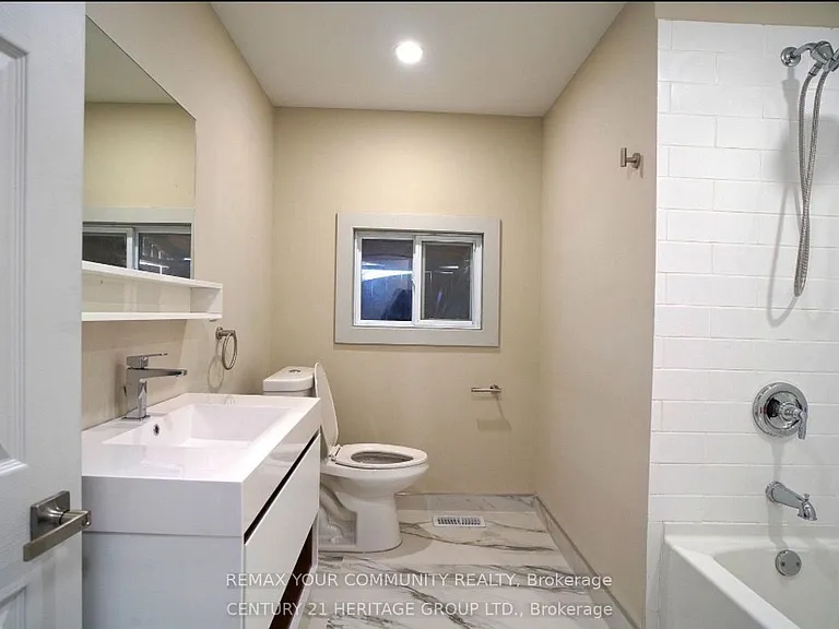 236 Simcoe Ave — Photo 33