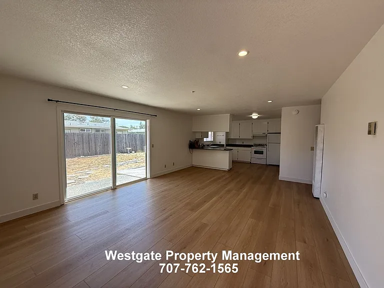 327 Bassett St #C — Photo 3