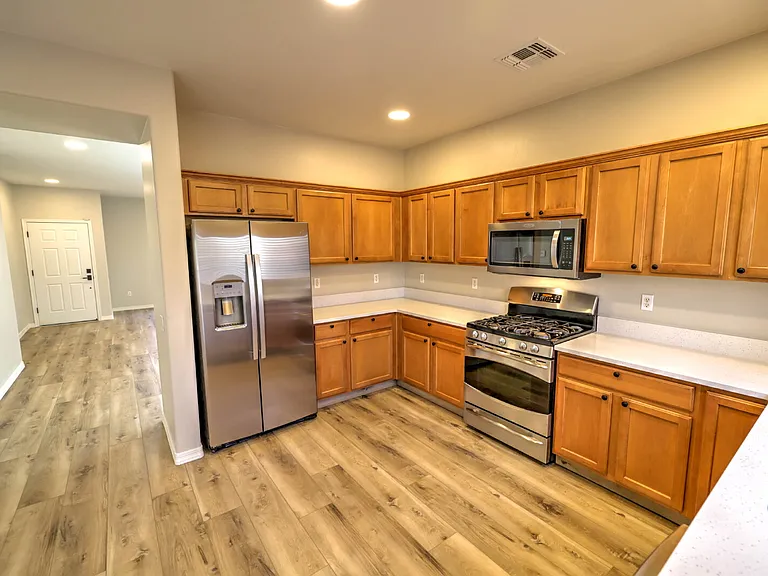 838 W Calle Valenciana — Photo 3
