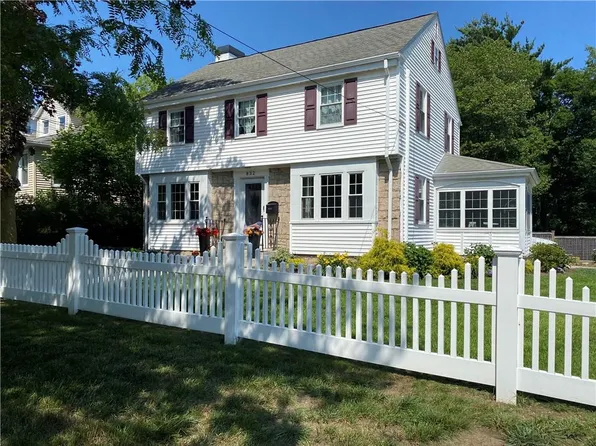 832 Main St, Warren, RI 02885