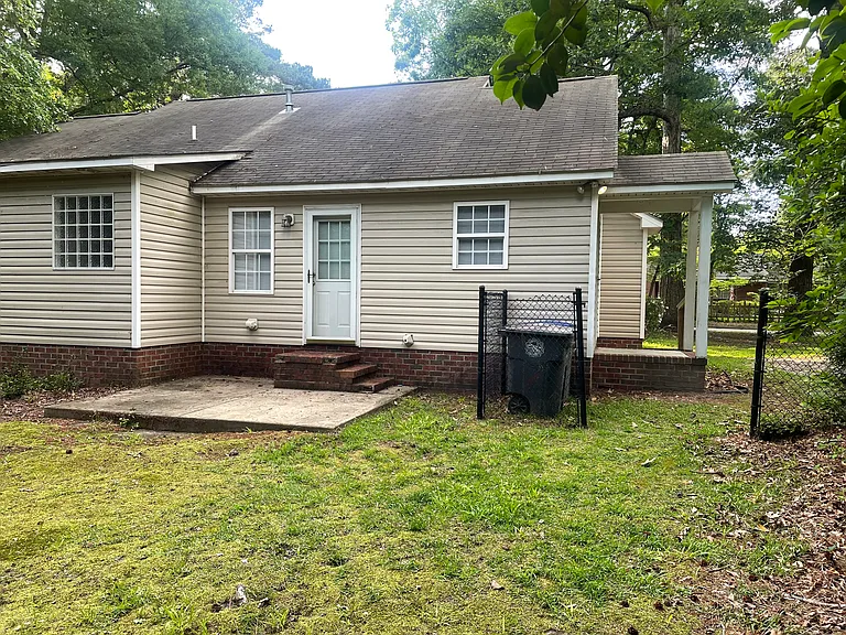 113 Charlotte Ave — Photo 2