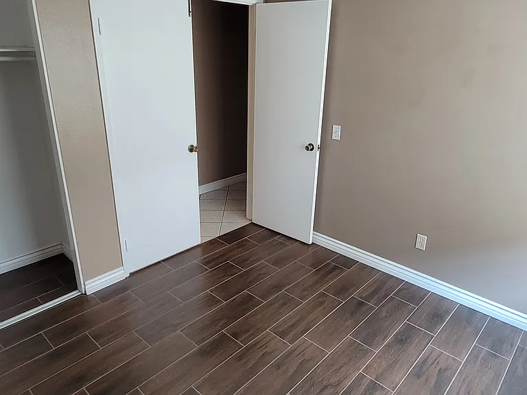 First bedroom 10x10 Pic 1