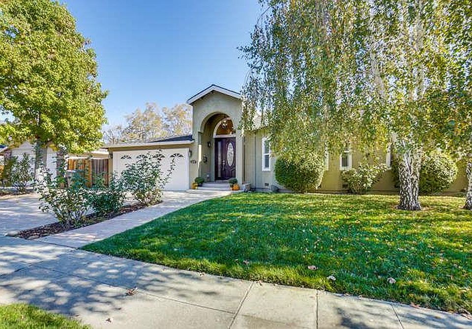 1st image of 2668 Forest Hill Dr