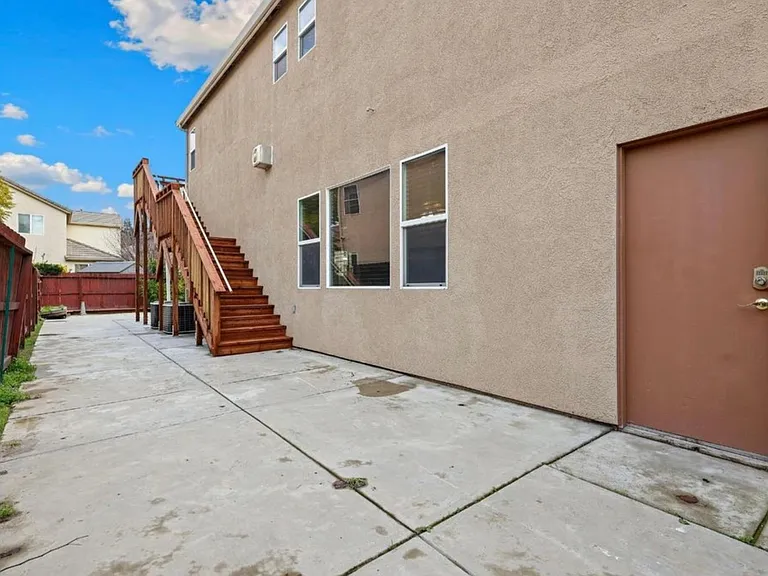 2090 Wisteria Pl — Photo 47