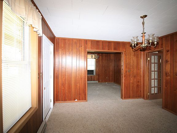 5th image of 146 Cornelia Ave