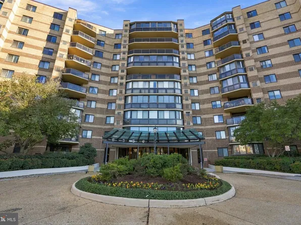 8350 Greensboro Dr APT 424, Mc Lean, VA 22102