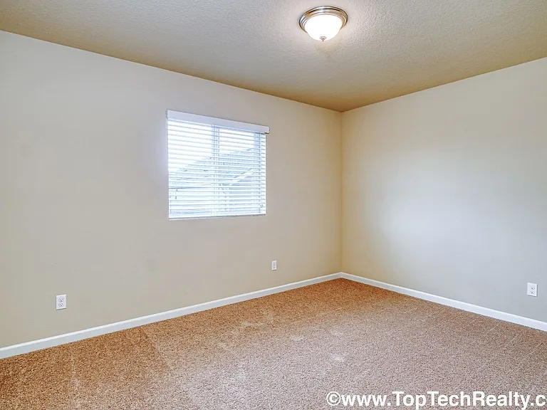 7226 NW Abigail Ter — Photo 22