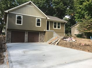 221 SE Westminister Rd, Blue Springs, MO 64014