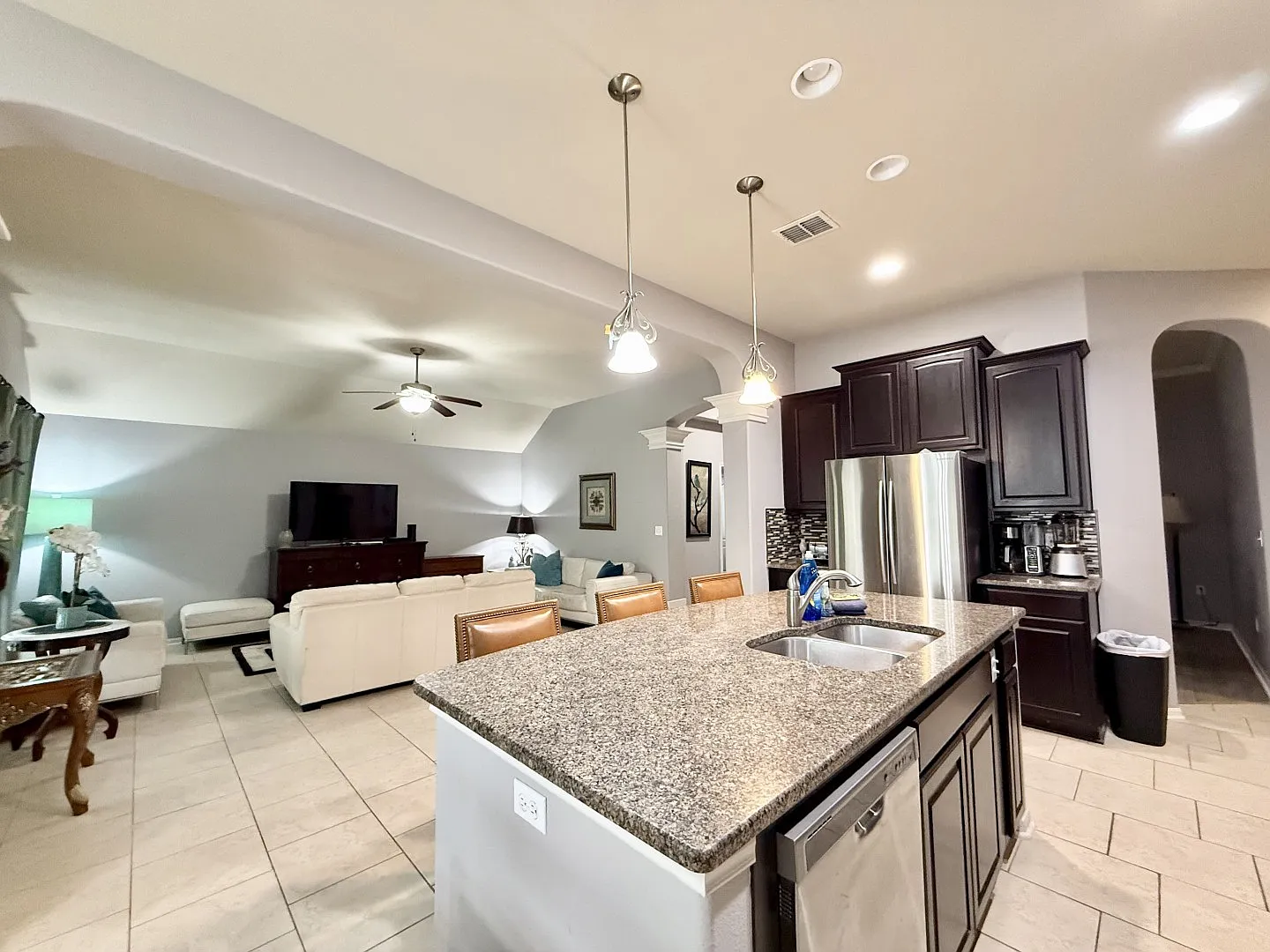 4 bed, 2.5 bath, 2379 sqft, $4,500 — Photo 3