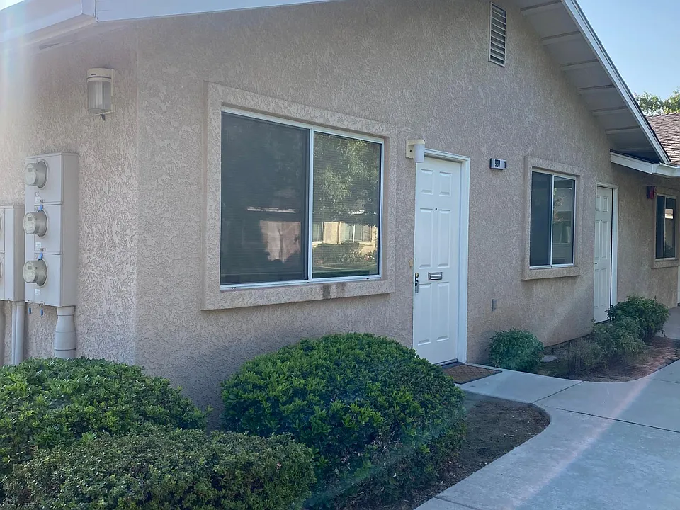 997 E J St #1
