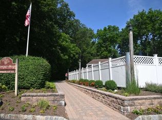 12 Evergreen Dr, Clinton, NJ 08809